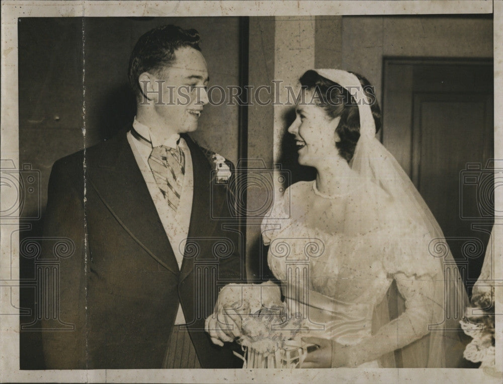 1951 Press Photo Mr. and Mrs, James F. Coscrove Jr.,wedidng. - Historic Images