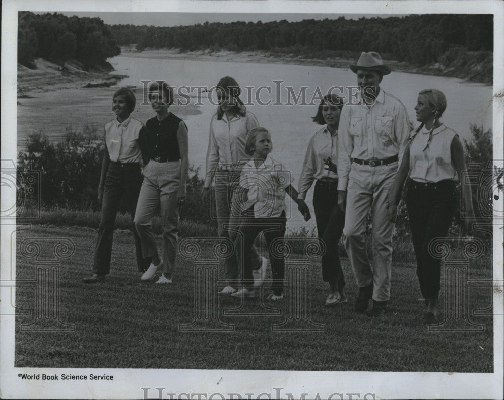 1968 Press Photo Heart Surgeon Dr. Dento A.Cooley with Family in Texas. - Historic Images