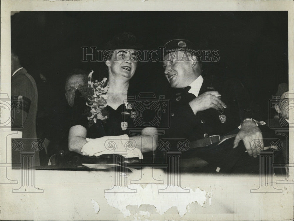 1940 Press Photo Mrs William Corwith Head of Legion Auxiliary &amp; Glenwood Sharrad - Historic Images