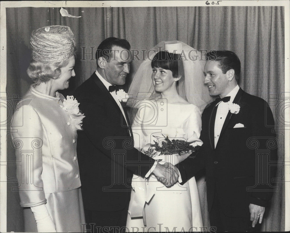 1966 Press Photo Paula McCarthy Weds Stephen Corrieri in Somerville - Historic Images