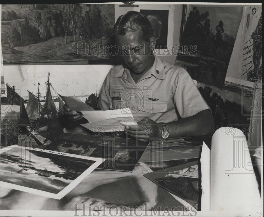 1967 Press Photo Dr Major Gerald Parker with Rockport Paintings - Historic Images