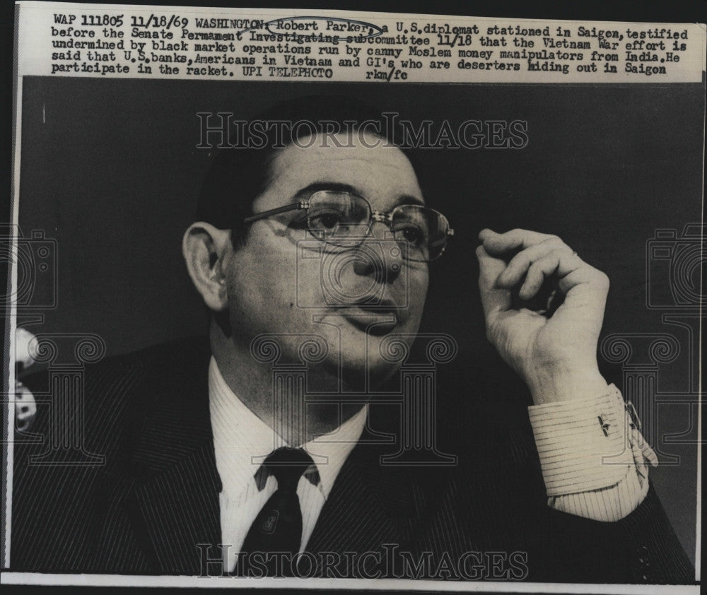 1969 Press Photo U.S Diplomat Robert Parker testifies before Senate subcommittee - Historic Images