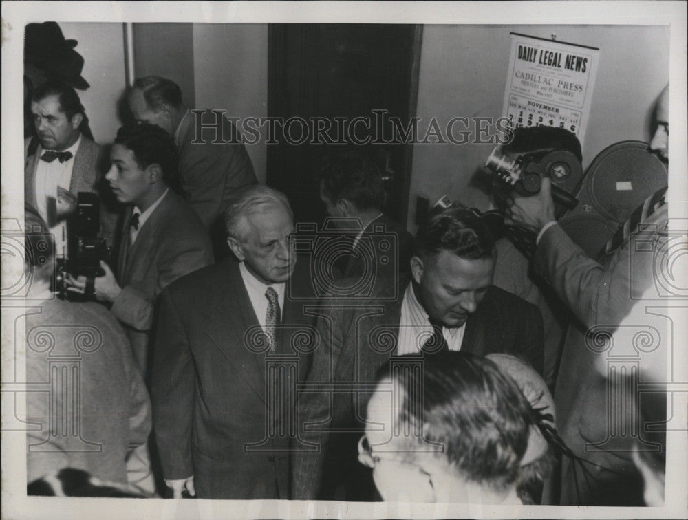 1954 Press Photo Chief Defense Atty. William J. Corrigan with Arthur Petersilge - Historic Images