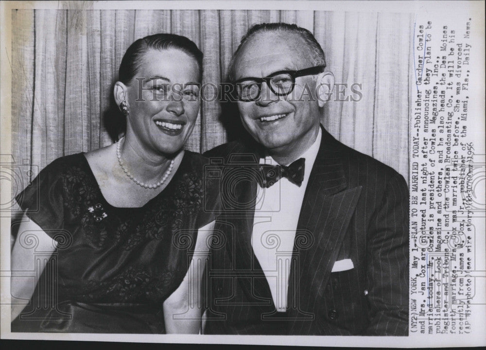 1956 Press Photo Publisher Gardner Cowles and Mrs Jan Cox announce their wedding - Historic Images