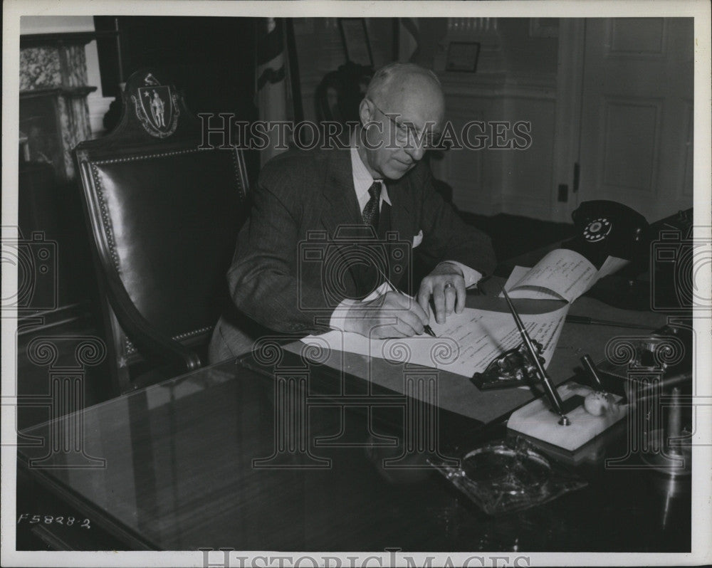 1947 Press Photo Acting Governor Arthur Coolidge - Historic Images