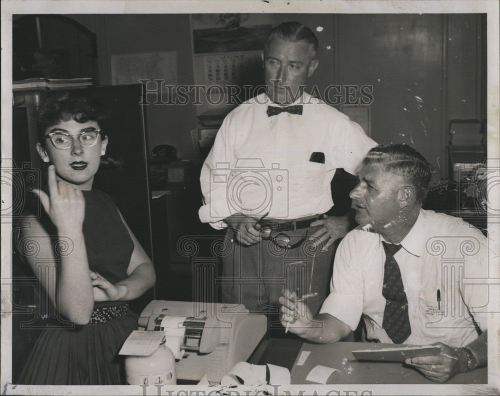 1957 Press Photo Det Frank Lynch, Patricia Pepi &amp; Joseph Walsh after bank robbery - Historic Images