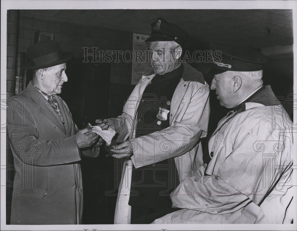 1963 Press Photo Officers John Dunne Joseph Keough Holdup Victim Albert Perch - Historic Images