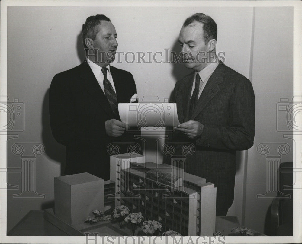 1955 Press Photo Charles Strickland, Professor John McAndrew - Historic Images