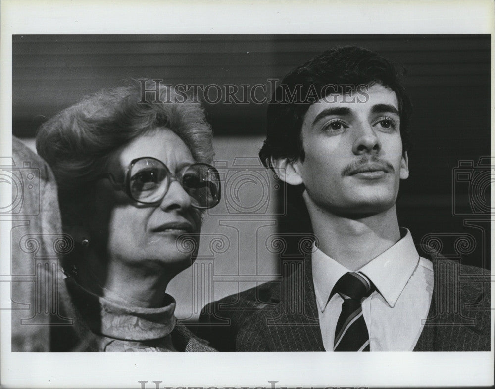 1986 Press Photo Soviet teenager Mikhail Stukalin, mother Margarita Stukalin - Historic Images