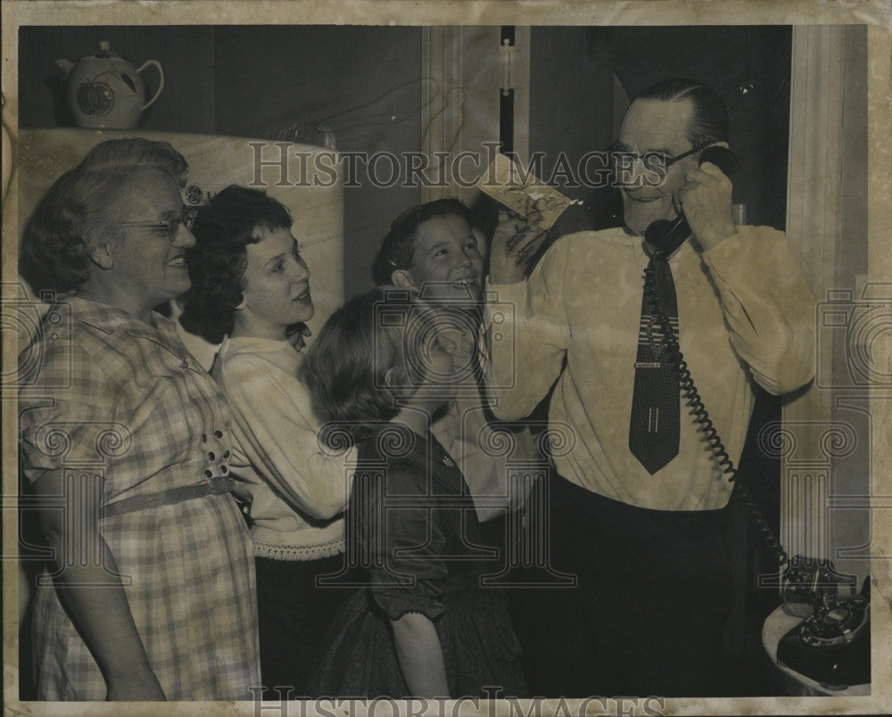 1961 Press Photo Harold E. Parse of Worcester &amp; his family - Historic Images