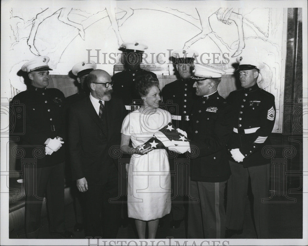 1965 Press Photo Peggy Coolidge gets flag for building good will among nations - Historic Images