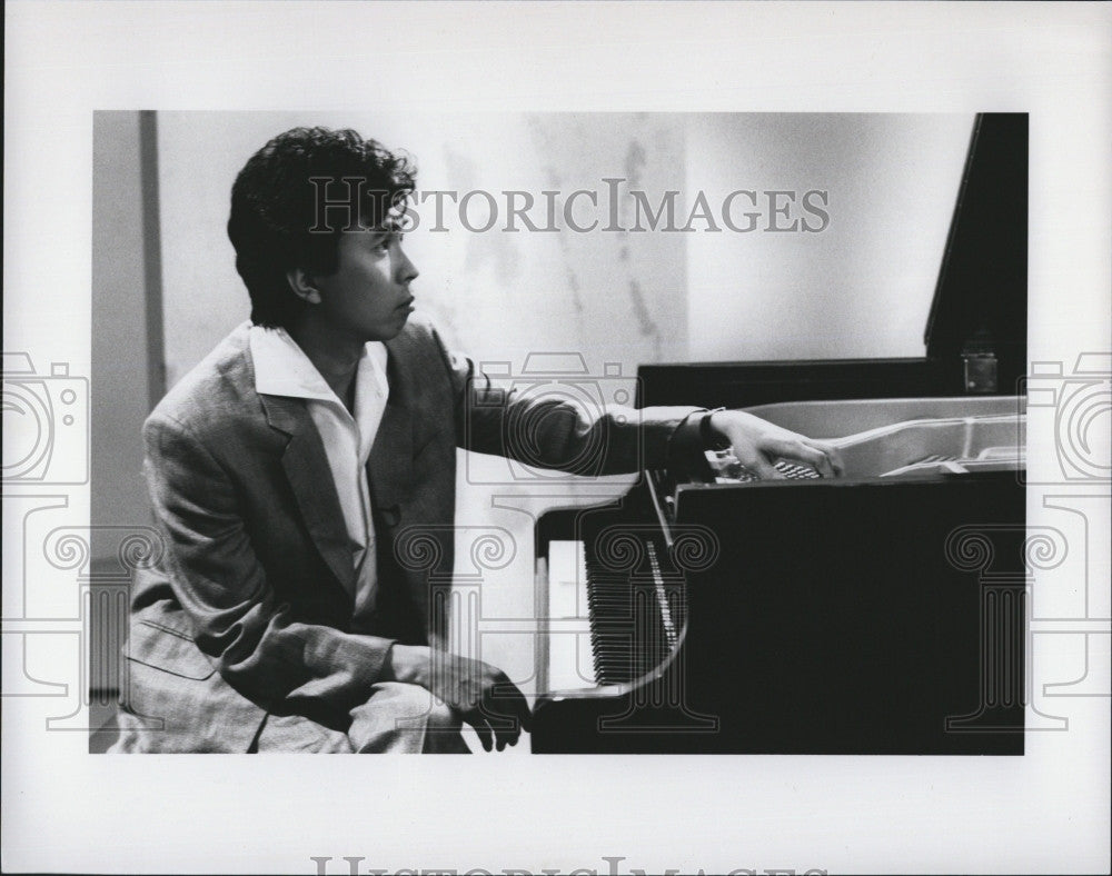 1988 Press Photo Jazz Musician, Makoto Ozone at the piano - Historic Images