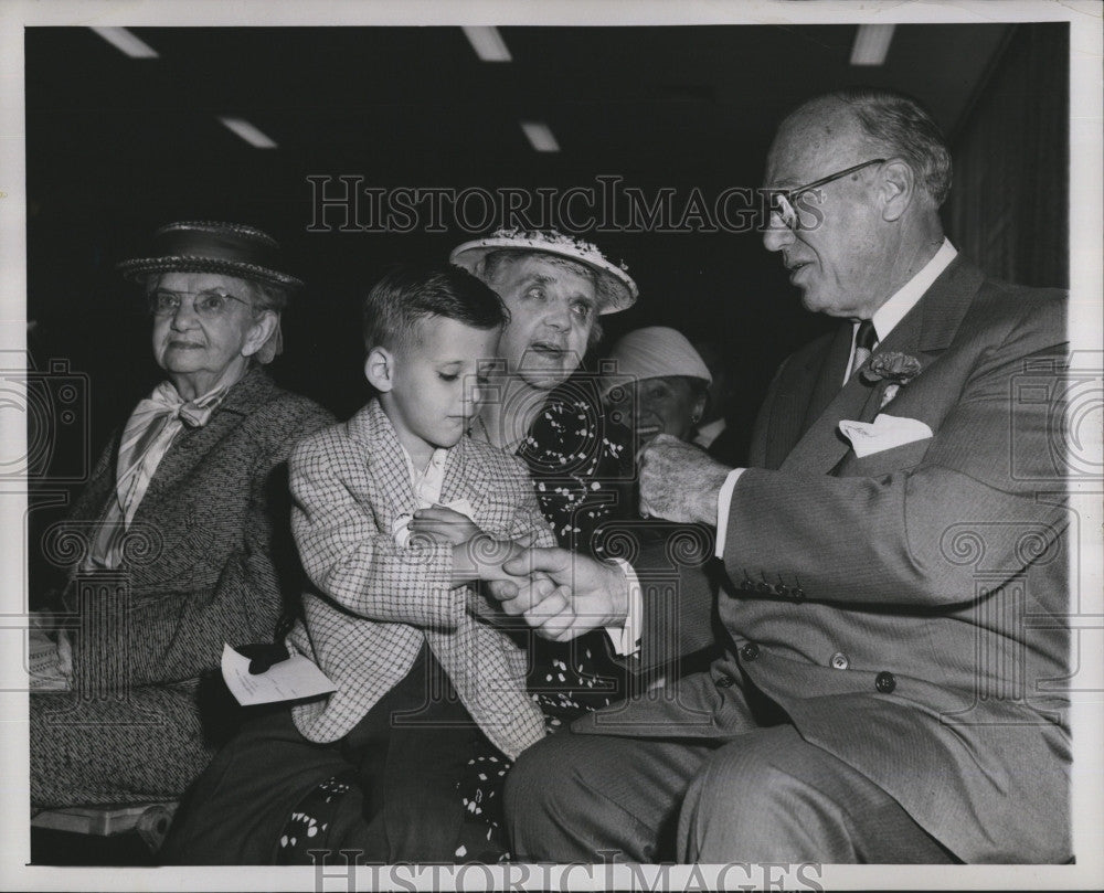 1957 Press Photo age 5 Andrew Leffler, new shareholder of Warner-Lambert Pharm. - Historic Images