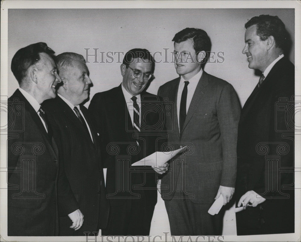 1963 Press Photo NAGE Union President Edward Condon Meets With Officials - Historic Images