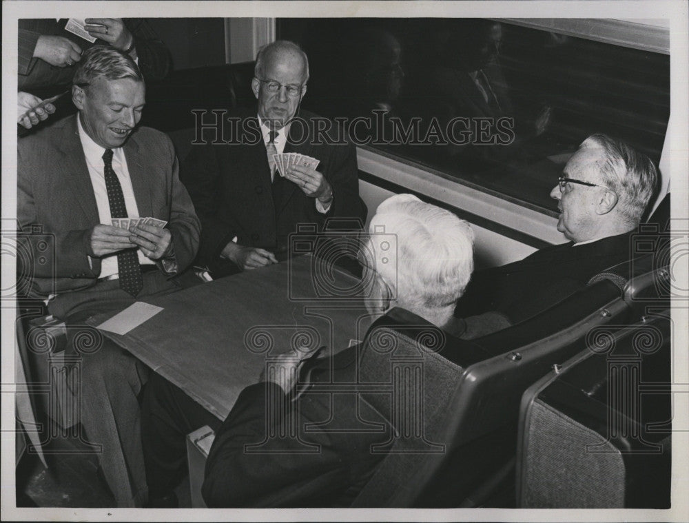 1964 Press Photo Raymond Board Plays Pitch With Other Train Riders - Historic Images