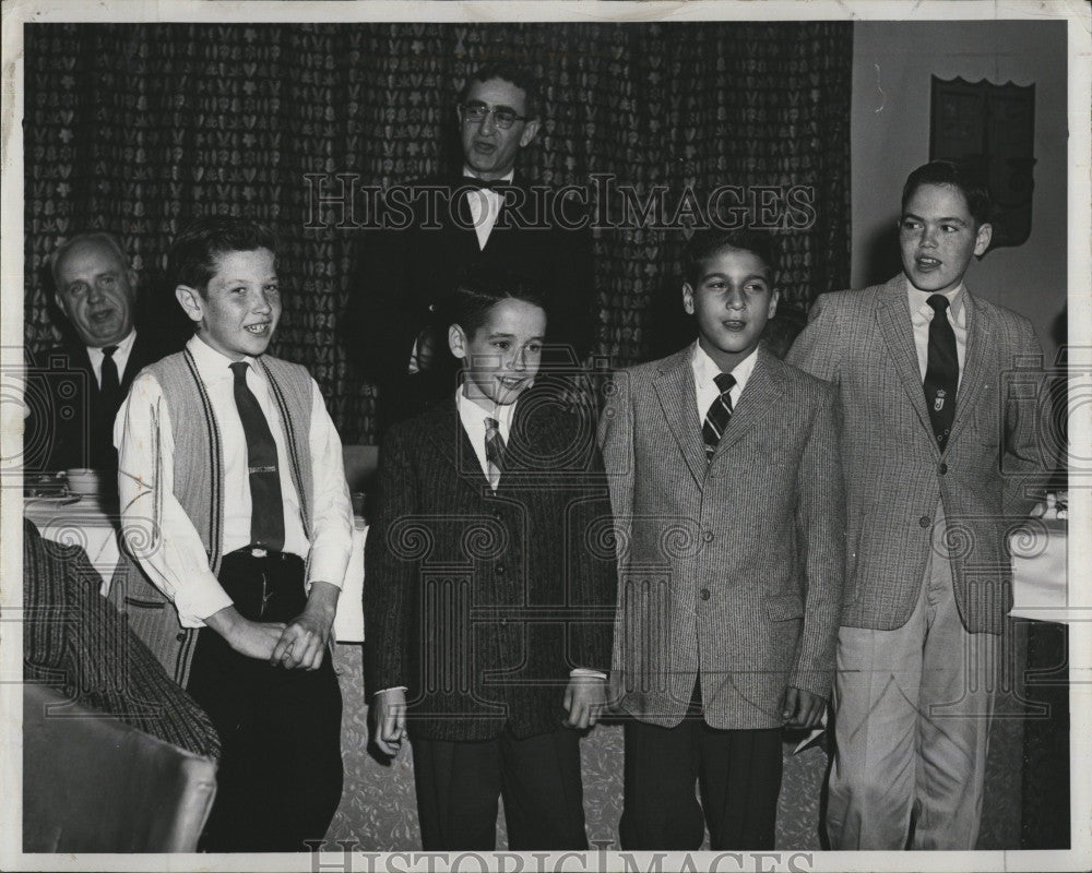 1959 Press Photo Attorney Joseph Blumsack at Somerville LIttle League Banquet - Historic Images