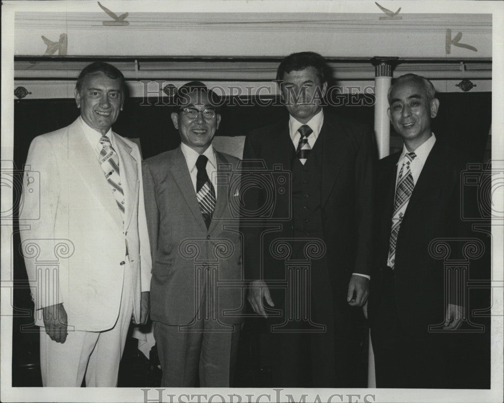 1975 Press Photo Pres. Elichi Ohara, Jim Bothen, Ernie Boch and Shojl Kikuchi - Historic Images