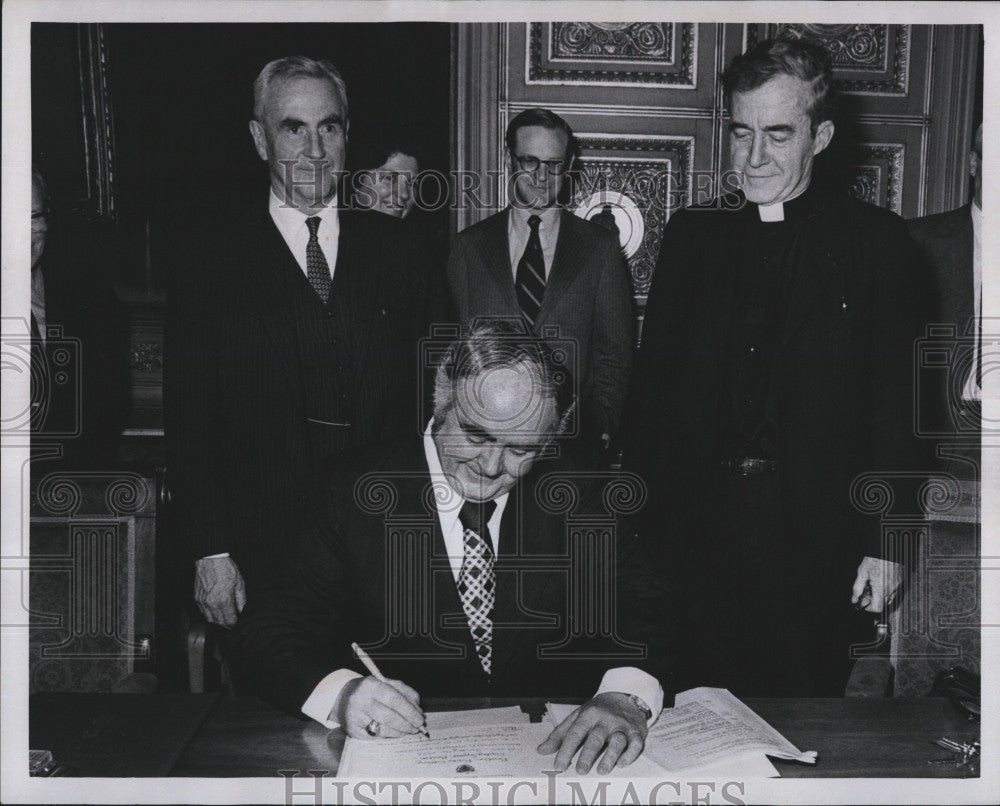 1973 Press Photo Sec of State John F. X. Davoren signs declaration making Boston - Historic Images