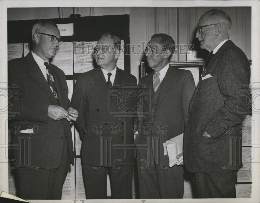 1952 Press Photo Boston Mayor John B Hynes with Herbert F Corn, David Patten - Historic Images