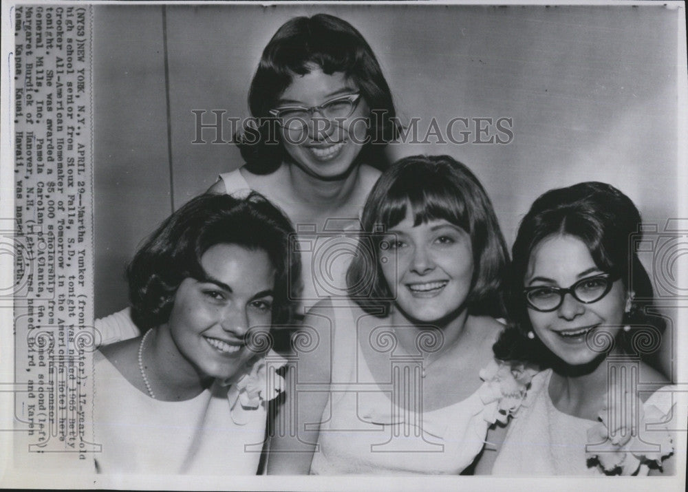 1965 Press Photo Martha Yunker, Pamela Carolan and Margaret Burdick - Historic Images