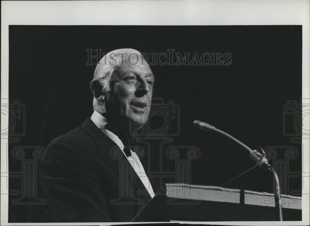 Press Photo Alistair Cooke, journalist, television personality and broadcaster - Historic Images