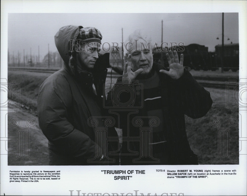 1989 Press Photo Director Robert Young and Actor Willem Dafoe in Triumph of the - Historic Images