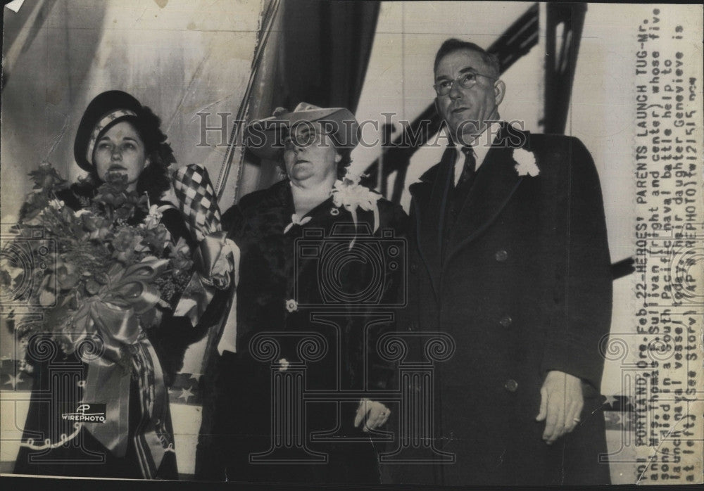 1943 Press Photo Heroes parents Mr &amp; Mrs T Sullivan launch naval vessel - Historic Images