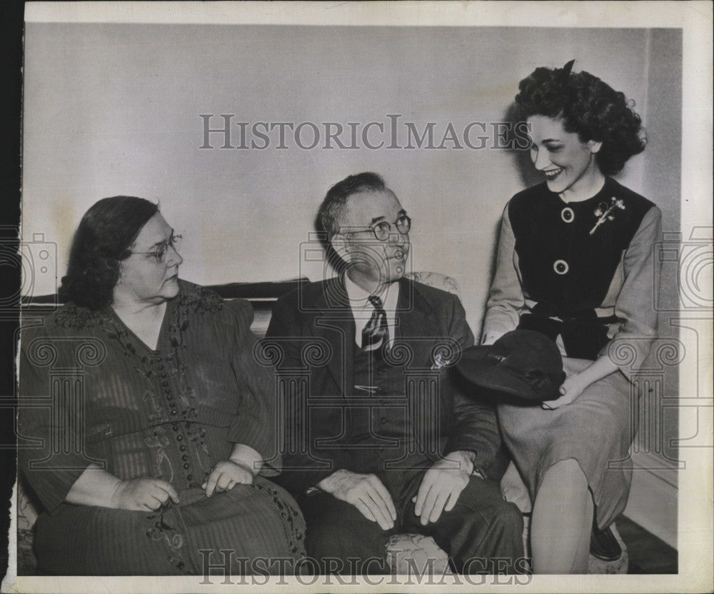 Genevieve Sullivan Sister of World War 2 Heroes With Parents 1945 ...