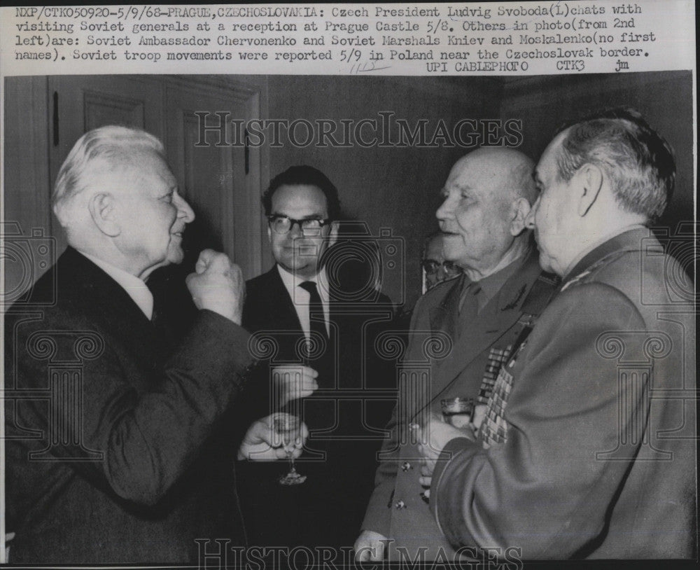 1968 Press Photo Ludvig Svoboda  and Soviet Generals in Meeting - Historic Images