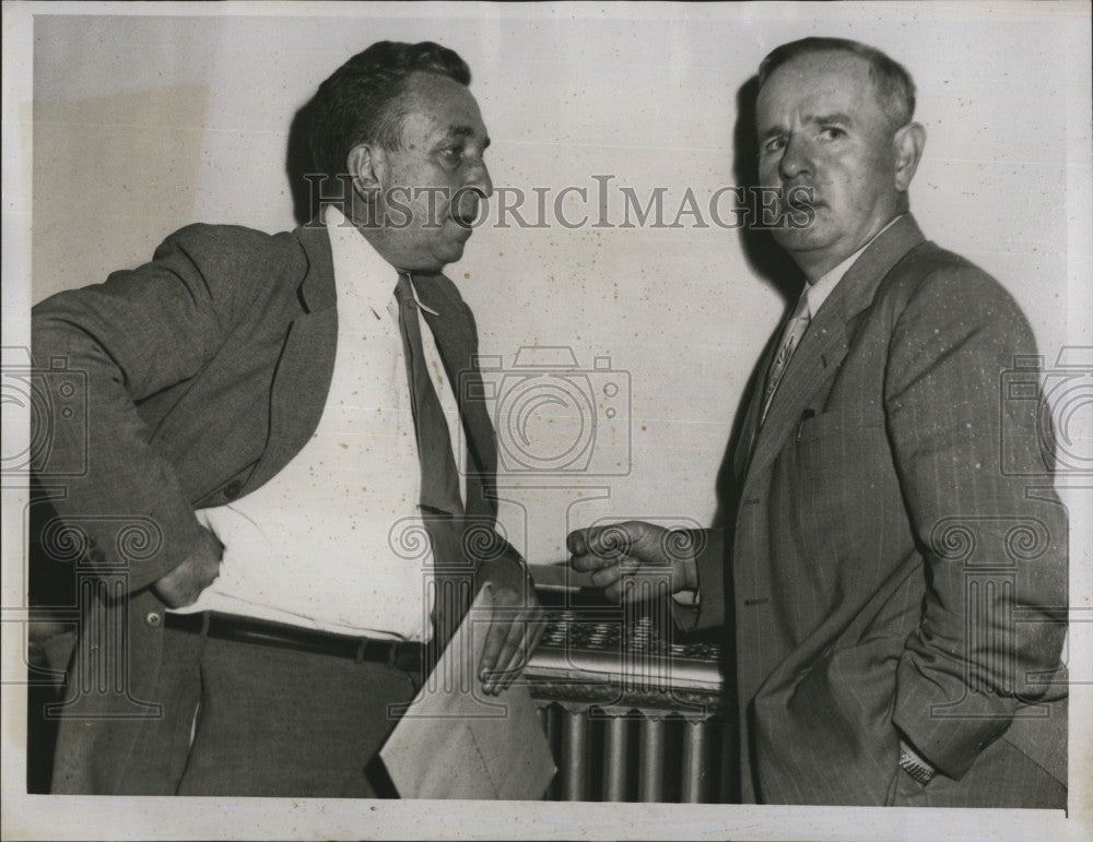 1951 Press Photo Atty. David H. Stuart and Police Lt. Michael Cullinane in court - Historic Images