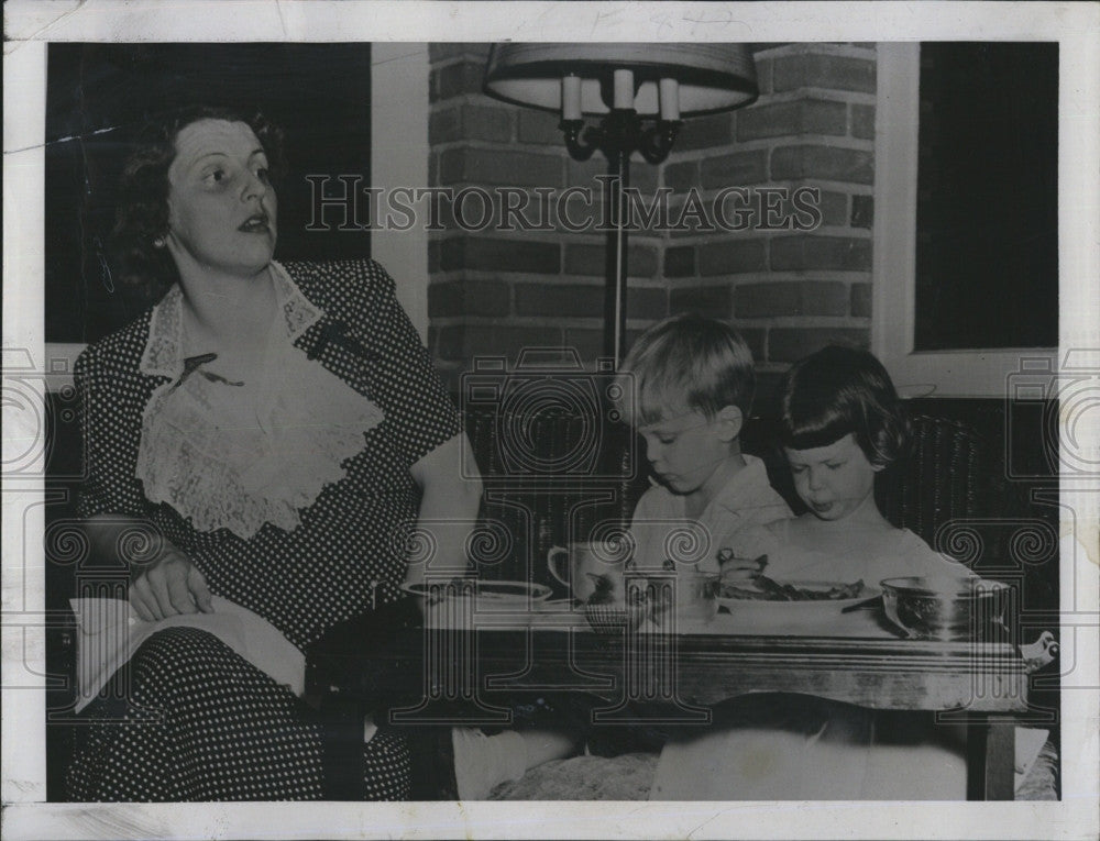 1944 Press Photo Mme. Hjalmar Procope, wife of Finnish Minister to U.S. - Historic Images