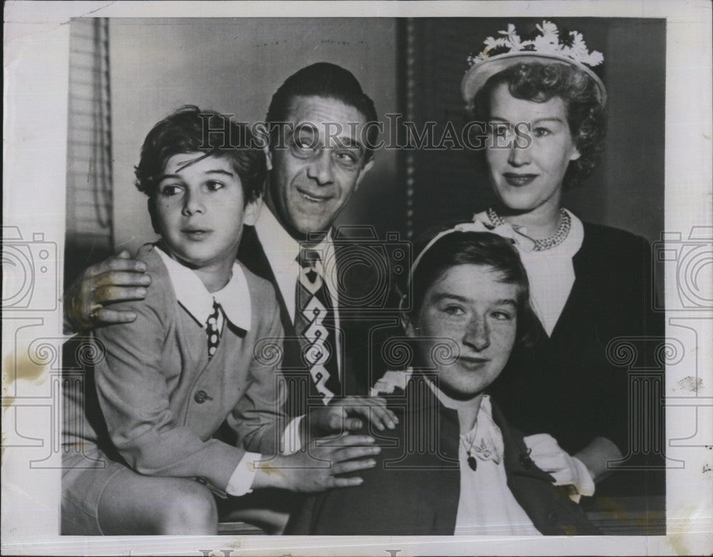 1949 Press Photo Georgie Price, forer wife Lorain Price, children Peter, Georgai - Historic Images