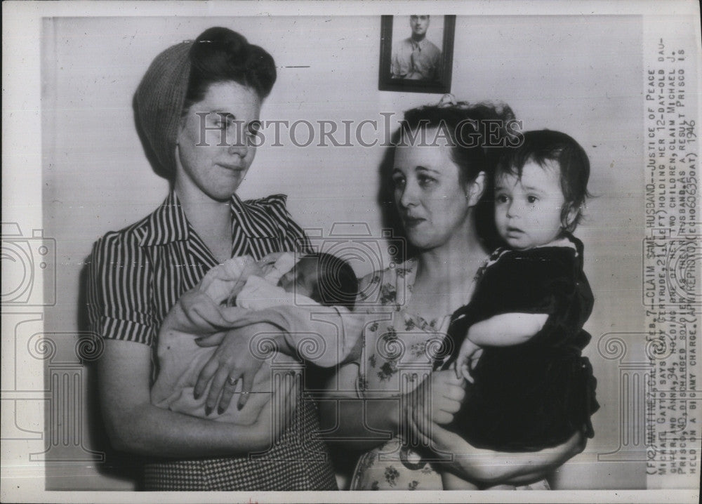 1946 Press Photo Mary Gertrude, 21, 12-day-old daughter, Anna, 34, two children - Historic Images