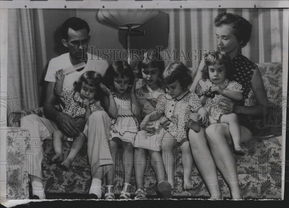 1955 Press Photo Mr. and Mrs. Elmer Price and their triplets - Historic Images