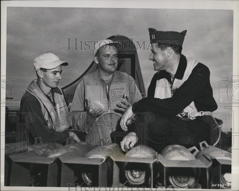 1952 Press Photo John Arend, Richard Punzo, Thomas Crosby of the 307th Bomb Wing - Historic Images