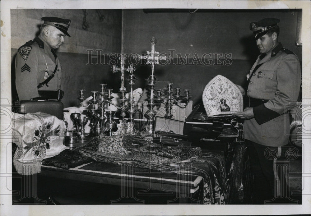 1969 Press Photo Richard Clemens, Francis O&#39;Keefe at Pittsfield Police Barracks - Historic Images