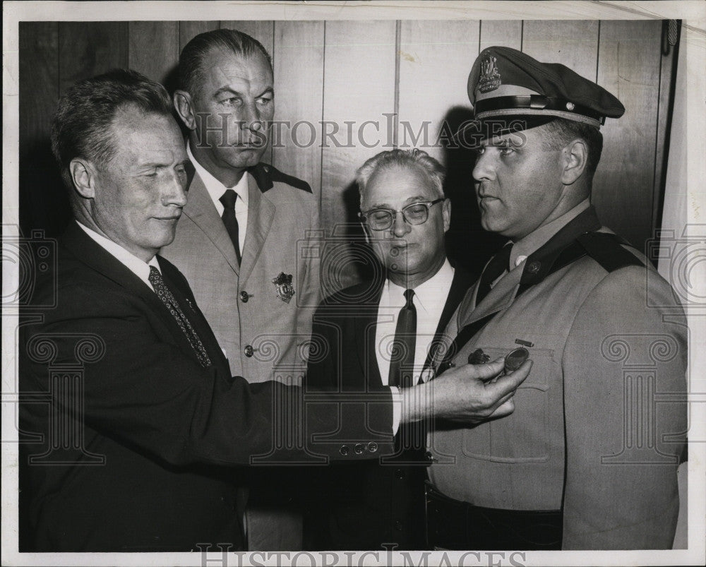 1960 Press Photo State Police Richard J. Clemens Awarded for Heroism by - Historic Images