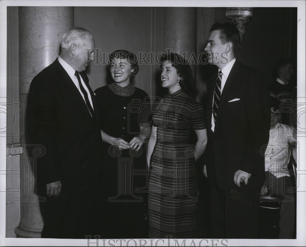 1956 Press Photo William Coleman Mary McLane Stephanie Saltman and Kenneth - Historic Images