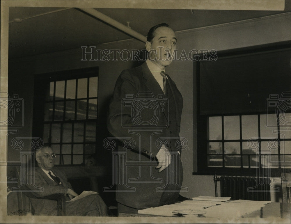 1954 Press Photo Edward F Connelly, counsel for American Mutual Alliance in auto - Historic Images