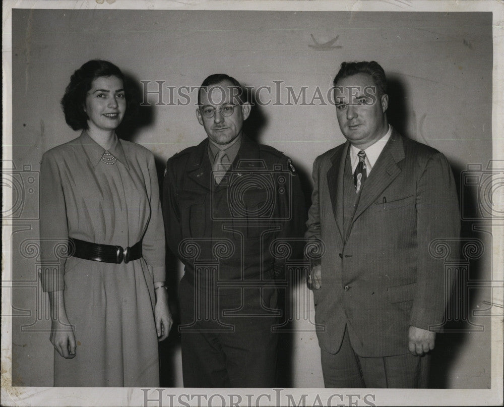 1949 Press Photo Esther F Leahy and John Mulryan, employees of Air Force - Historic Images