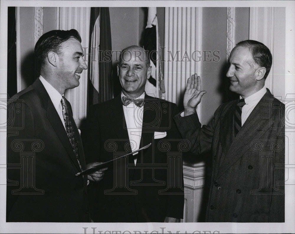 1954 Press Photo Carroll Coletti Takes Oath Of Office For MA Art Commission - Historic Images