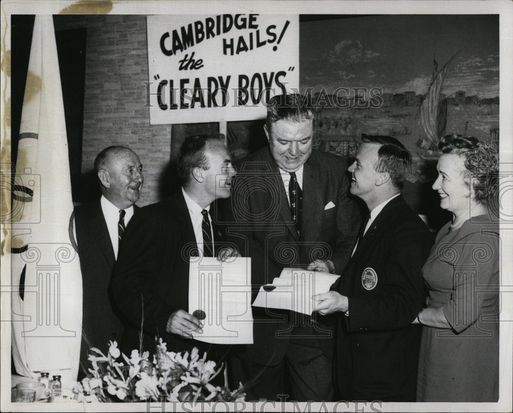 1960 Press Photo Olympic Athletes Cleary Brothers Visit Cambridge Restaurant - Historic Images