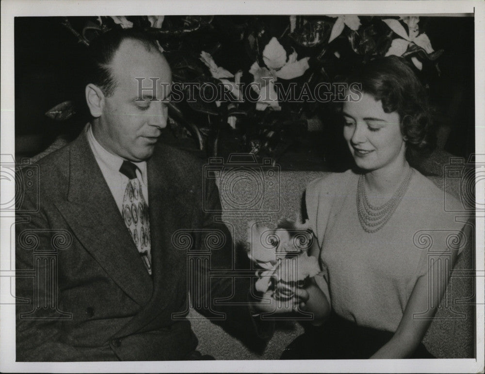 1949 Press Photo Jeannette Cole and Mgr. Clarence Bohanon at Orchid Lounge - Historic Images