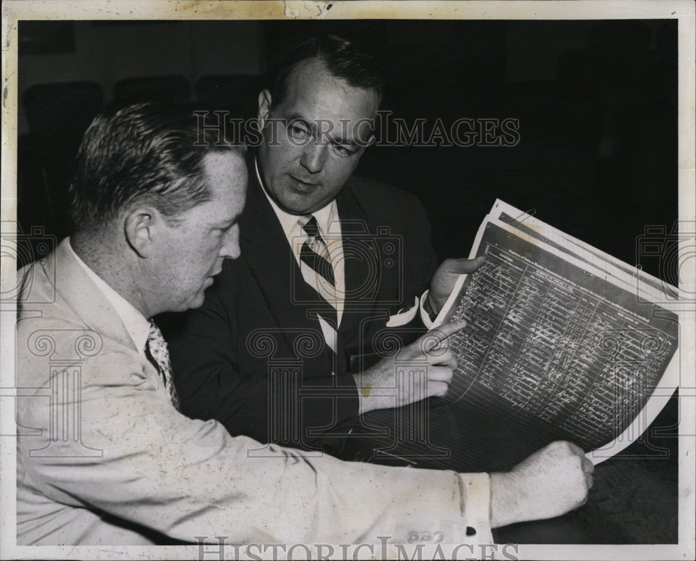 1958 Press Photo Peter Cloherty and Frances Joyce look over nomination paers - Historic Images