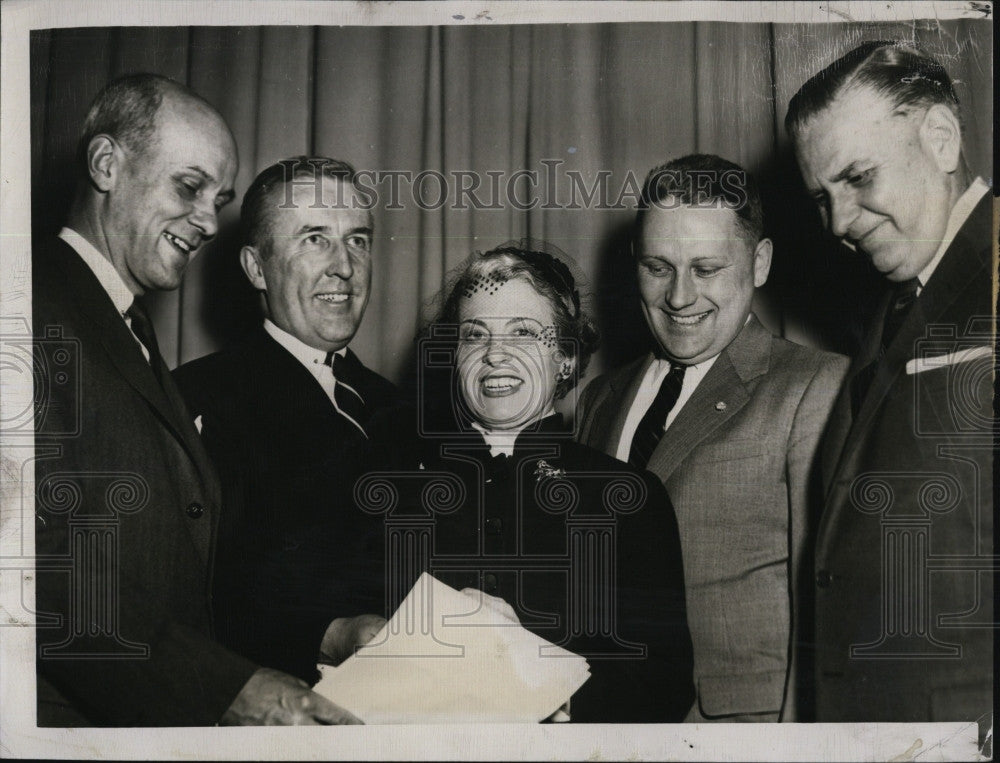 1955 Press Photo W. Nelson Bump, Don Burley, Margaret Divver of Boston COC - Historic Images