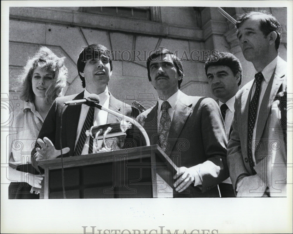 1985 Press Photo prosecution team lost case against socialite Claus Von Bulow - Historic Images