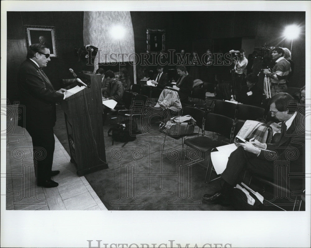 1990 Press Photo BNEC Chairman H Ridgely Bullock Bank New England Consent Orders - Historic Images