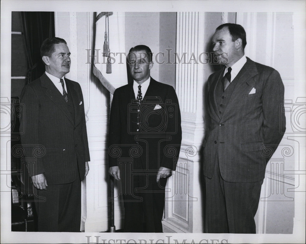 1947 Press Photo Gov. Bradford with new Commissioner of PW, William Buracker - Historic Images