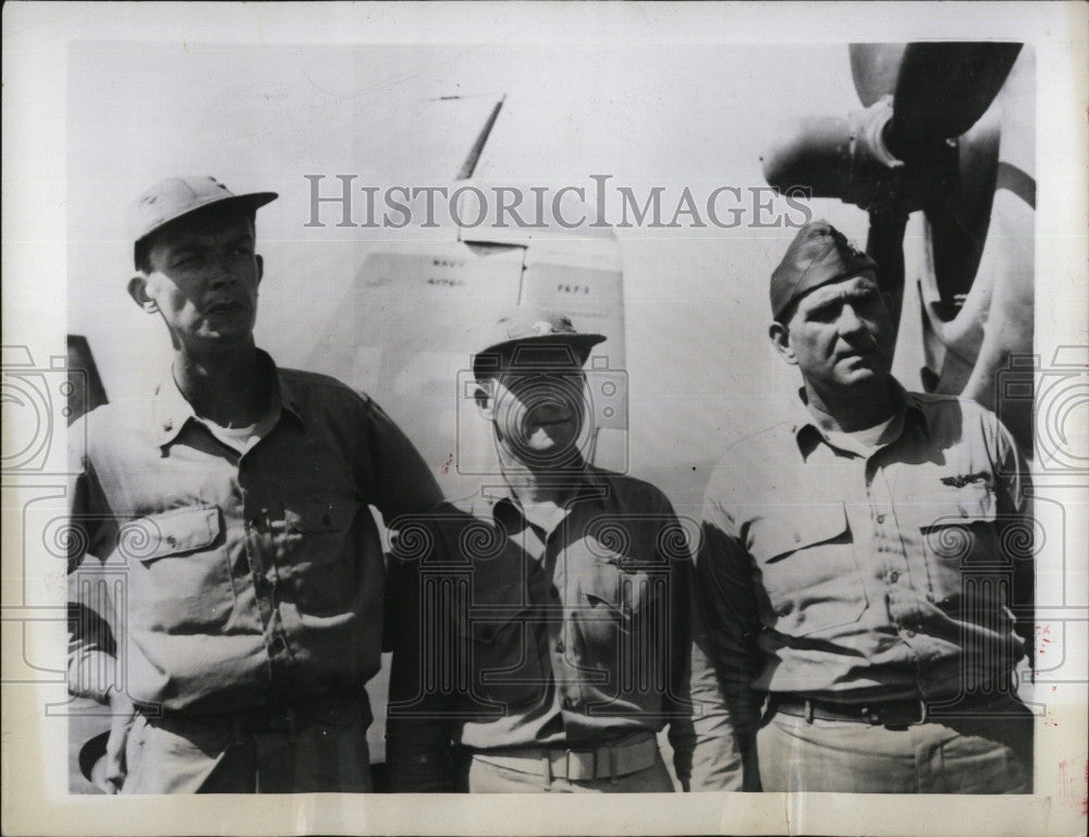 1944 Press Photo Lt. Commander Frederick Bardshar, Capt. Wm. Buracker - Historic Images