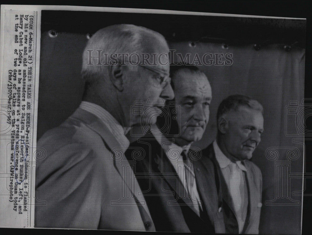 1967 Press Photo President Johnson, Ellsworth Bunker, Henry Cabot Lodge - Historic Images